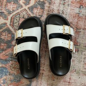 Alohas Buckle Strap Sandals
